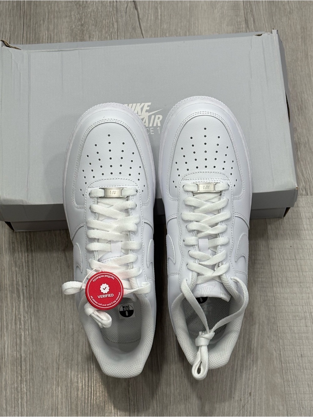 Nike White Leather Low-Top Sneakers BNWT size 8 AT-7/52 - Picture 3 of 8